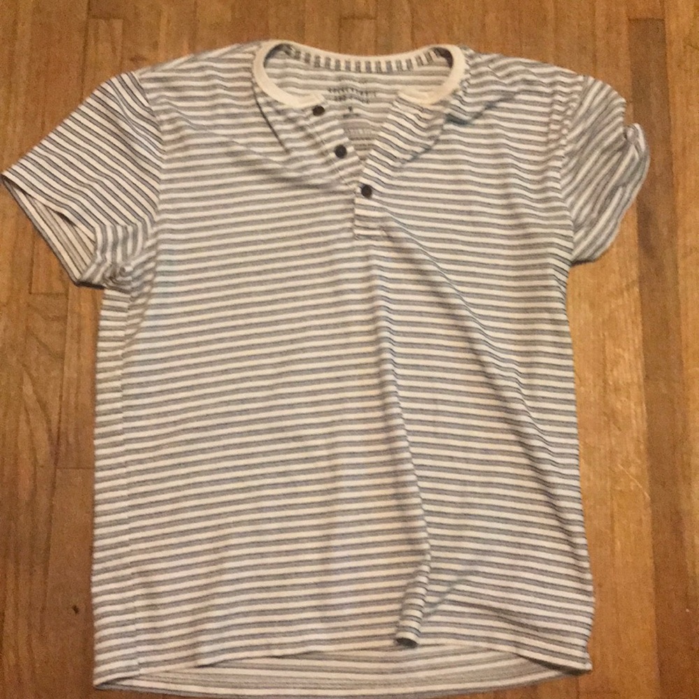 Blue and white crew neck shirt.